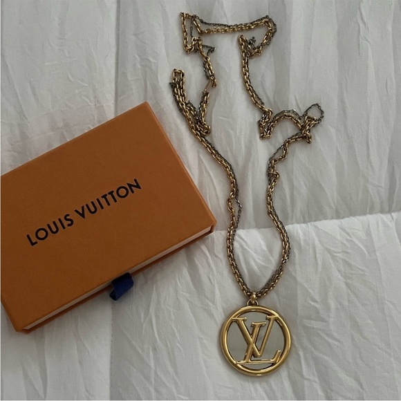 Louis Vuitton Louise Necklace - Picture 5 of 17